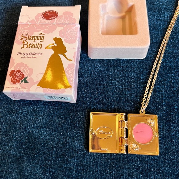 Disney Sleeping Beauty 1959 makeup & mirror collection from Besame. Sold Out! - Picture 7 of 15